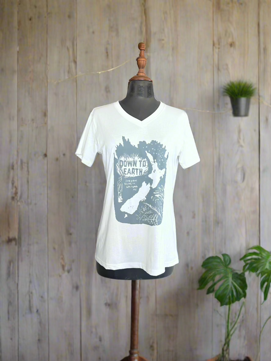 T-Shirt - Down to Earth - White/V-neck