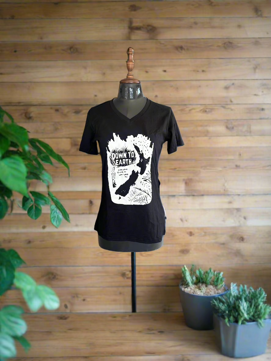 T-Shirt - Down to Earth - Black/V-neck